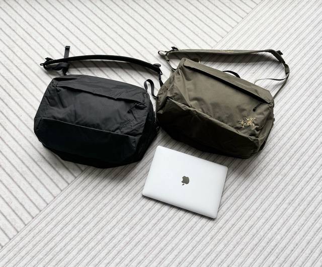 Arcteryx 40L Crossbody Bag Size: 42*29*24Cm, 40L Black and Green Arcteryx Fashio