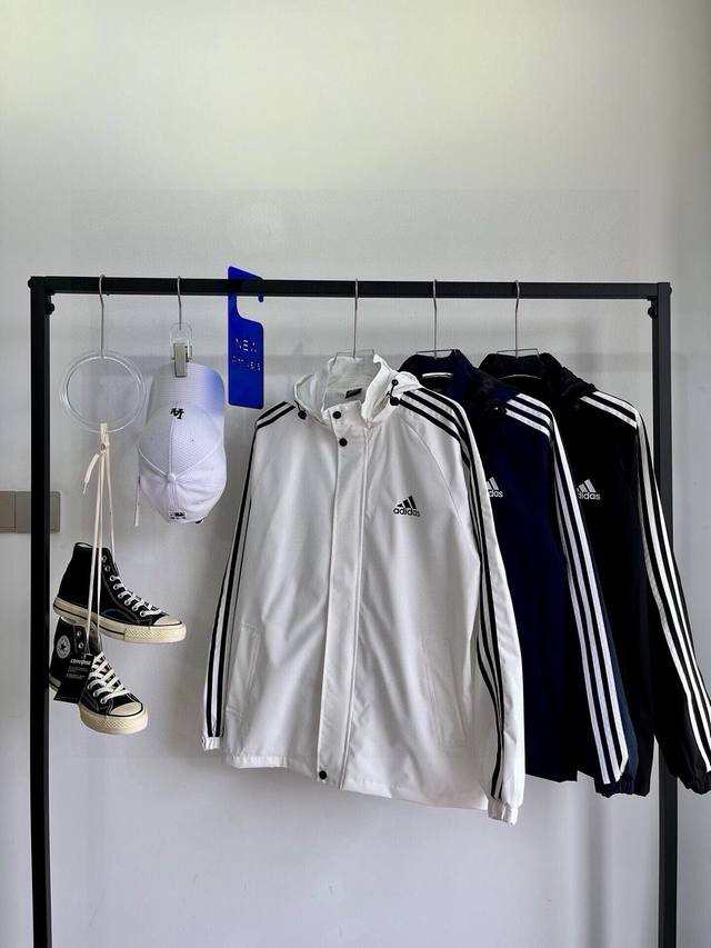 Adidas classic basic three-bar jacket Adidas counter basic three-bar hooded jack