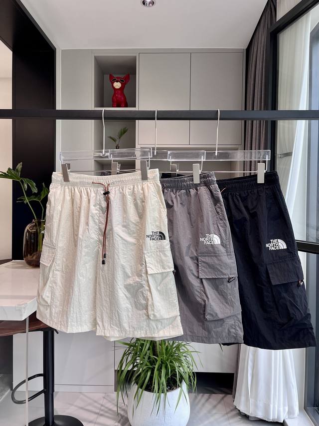 Tnf North Face Big Pocket Shorts The North Face Big Pocket Shorts, loose fit, ca
