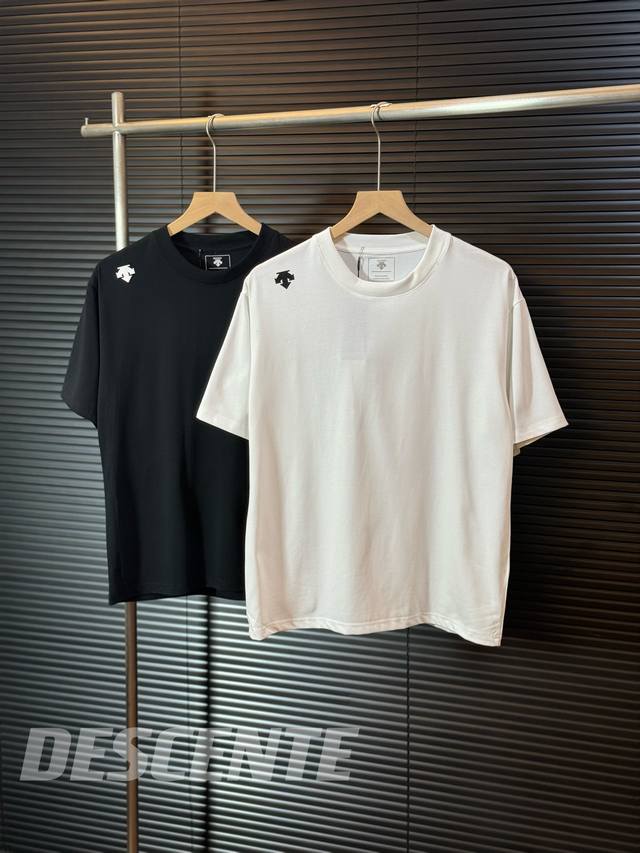 Supply the cabinet with the hot-selling silicone logo Descente Spring Basic Clas
