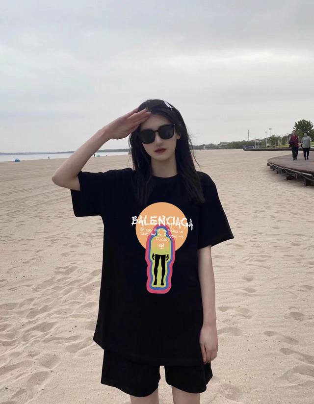 Balenciaga round neck short sleeve half sleeve T-shirt The fabric is made of 260