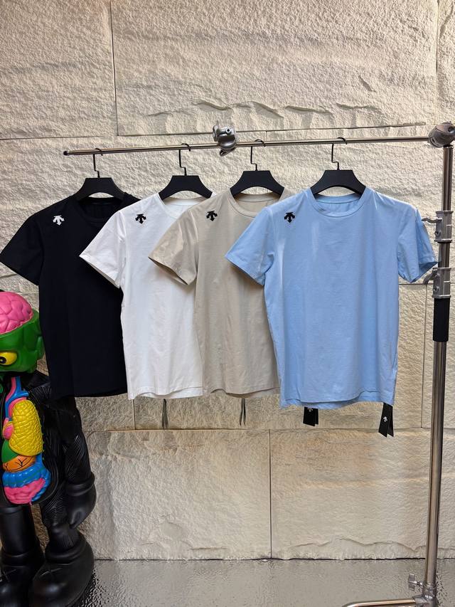 Crafted with ingenuity, simple yet extraordinary | Descente knitted short-sleeve