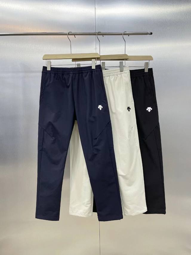 Descente sports trousers are made of Schematech cool yarn fabric, which is high