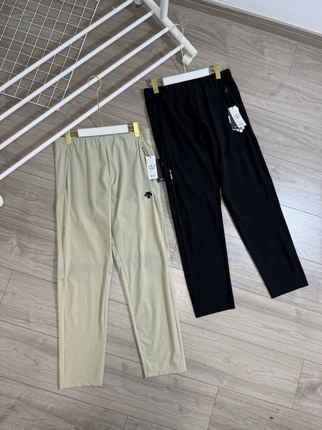 Details of the new Descente woven trousers Descente two-color quick-drying trous