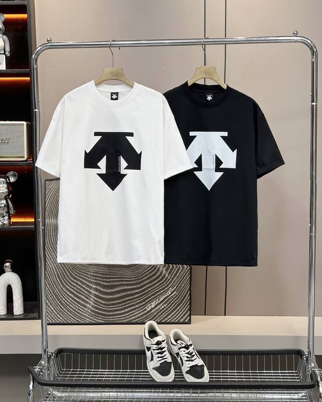 Descente 25Ss new summer style short-sleeved T-shirt with a large logo on the ch
