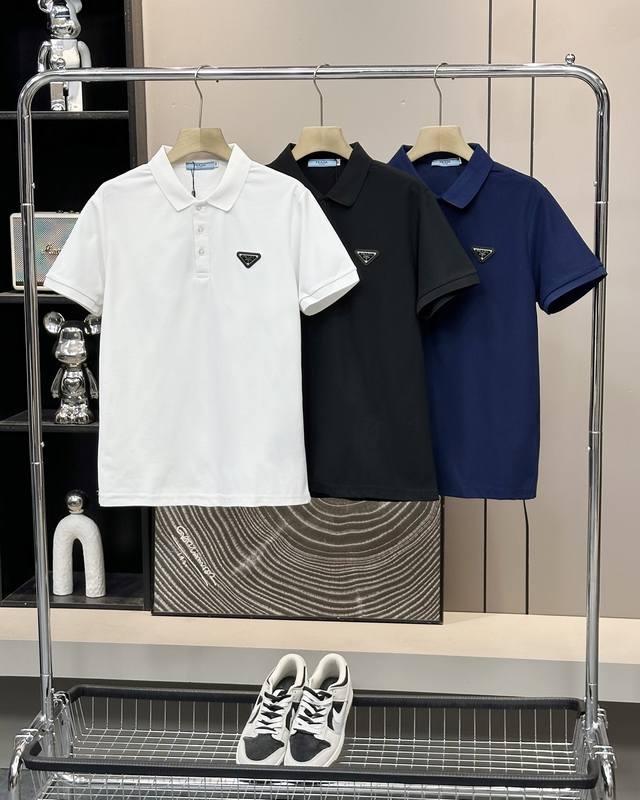 Prada 25Ss new summer model with a metal triangle logo on the chest and a lapel
