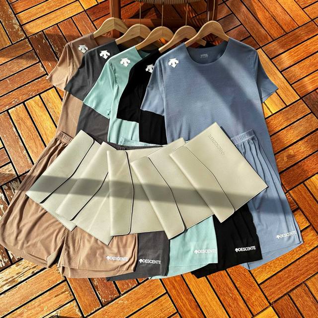 Descente men's summer ice silk seamless home short-sleeved shorts suit, comforta