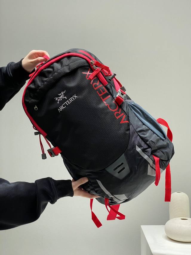 Arcteryx Arcteryx outdoor men's and women's travel backpack 35L mountaineering b
