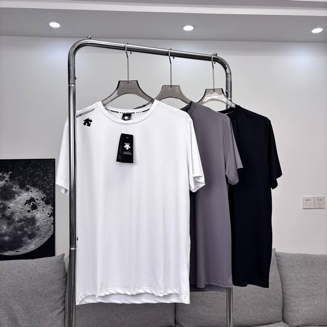 Descente elastic seamless moisture wicking short-sleeved T-shirt Naked technolog