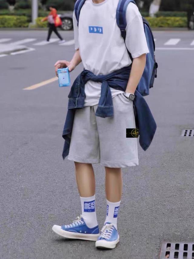 Stone Island 25Ss new badge logo versatile casual shorts, three colors optional.