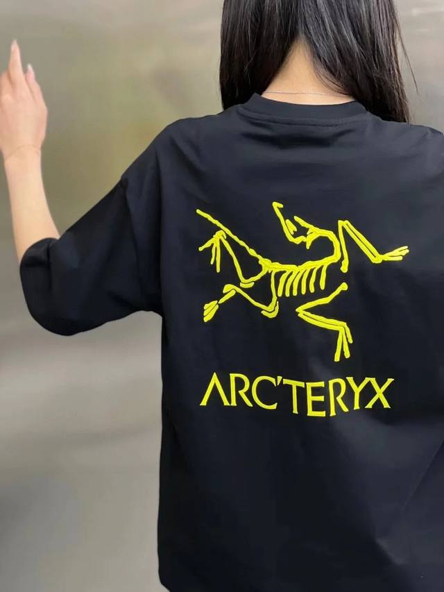 Arc'teryx classic basic style short-sleeved T-shirt with a big logo on the back
