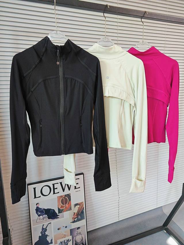 Lulu Threaded Cropped Top Yoga Jacket The most anticipated Lululemon raspberry c