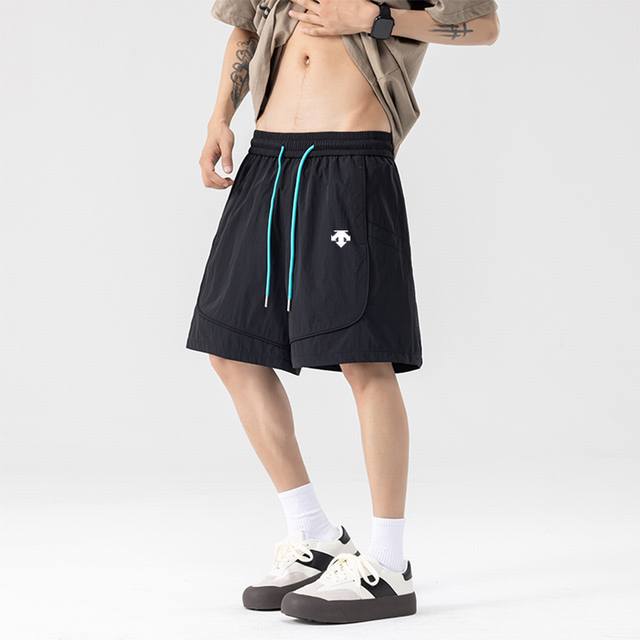 Descente men's breathable shorts sports casual fitness shorts 1 The fabrics and