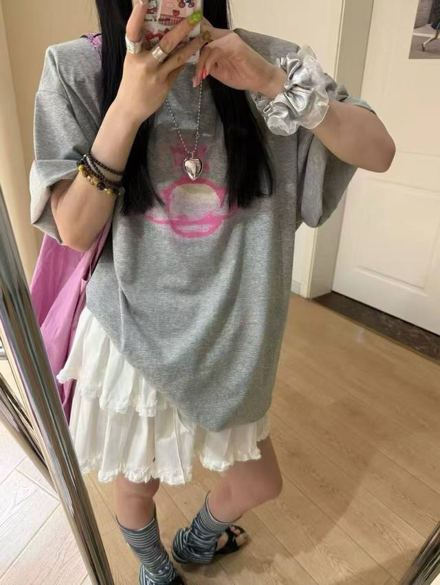 is fascinated by this blurred T-shirt : sweet and spicy!!