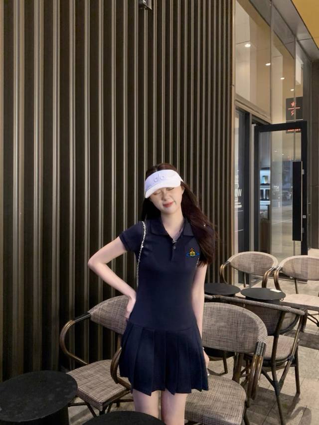 Navy blue Who says dark colors can