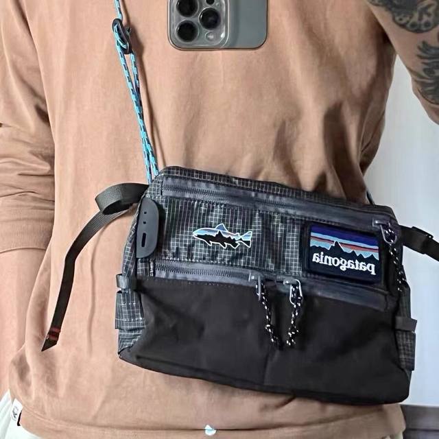 New arrival Patagonia outdoor stitching contrasting color flying fish crossbody