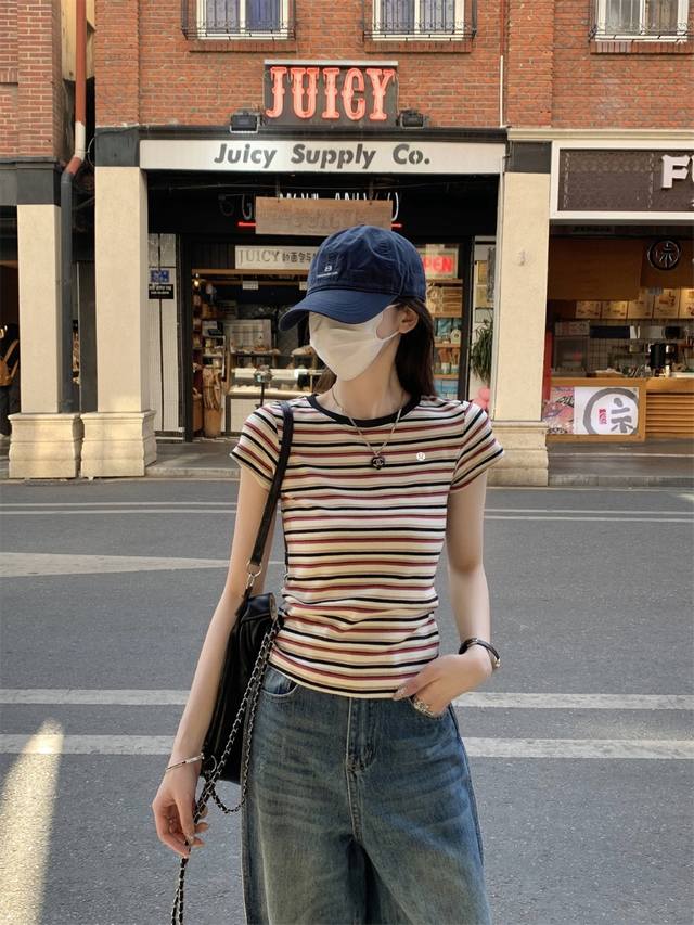Lululemon Wow! This Lululemon T-shirt is so beautiful that it's unfair My dears,