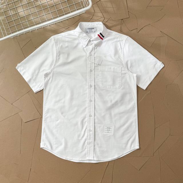 Tb collar ribbon Oxford short-sleeved shirt T29 Thom Browne. Tb collar ribbon su