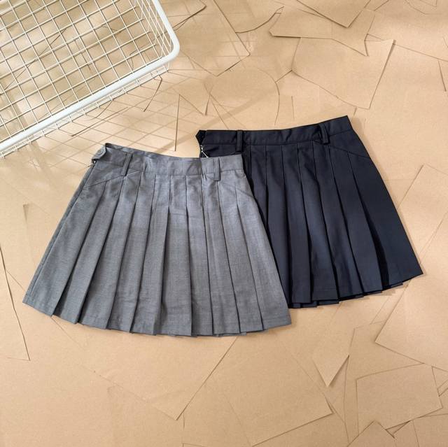 Tb classic pleated skirt D01 Thom Browne. Thom Browne Tb classic pleated skirt s