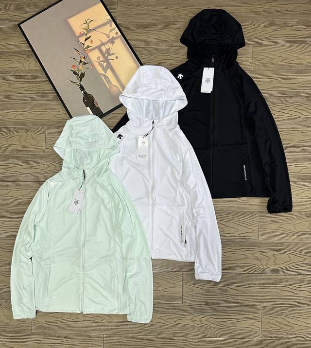 Descente women's three-color hooded lightweight sunscreen hooded skin jacket use