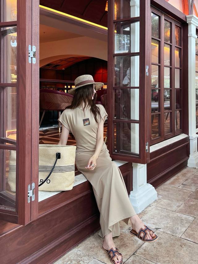 Loewe custom letter leather label side slit round neck short sleeve dress Style