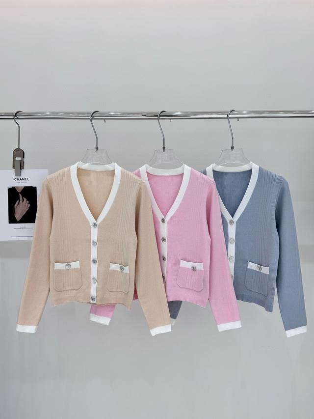 Chanel Chanel Custom Double C Button Pocket V-neck Long Sleeve Knit Cardigan Sty