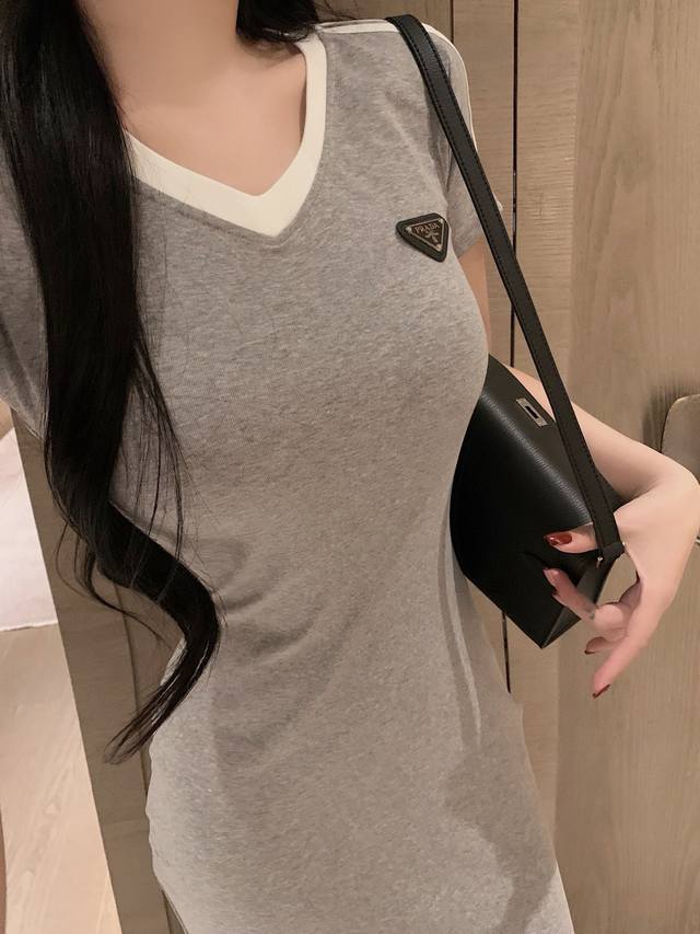 Prada custom letter triangle logo contrast color V-neck short sleeve back center