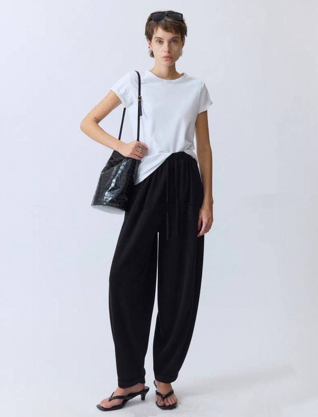Zero-sense round neck T-shirt Color: Cloud Blue, Elegant White, Mocha, Iron Gray