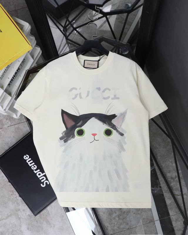 Gucci kitten round neck short-sleeved T-shirt Style number: 337 Original fabric