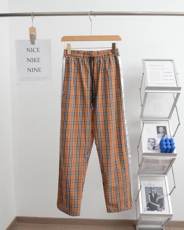 Burberry classic side webbing plaid trousers Made of classic plaid fabric with s