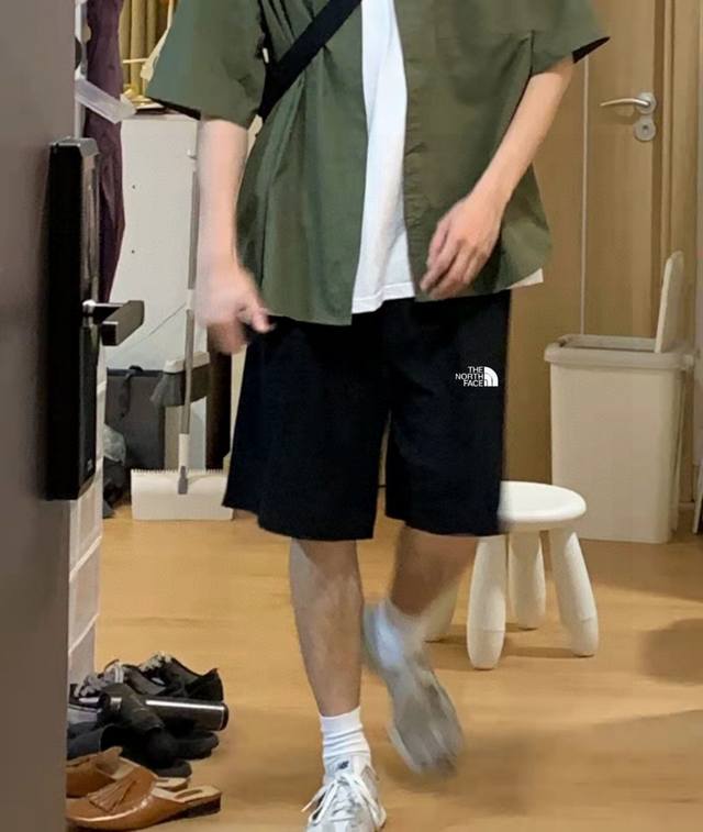 The North Face's latest basic five-point casual shorts for summer are made of he