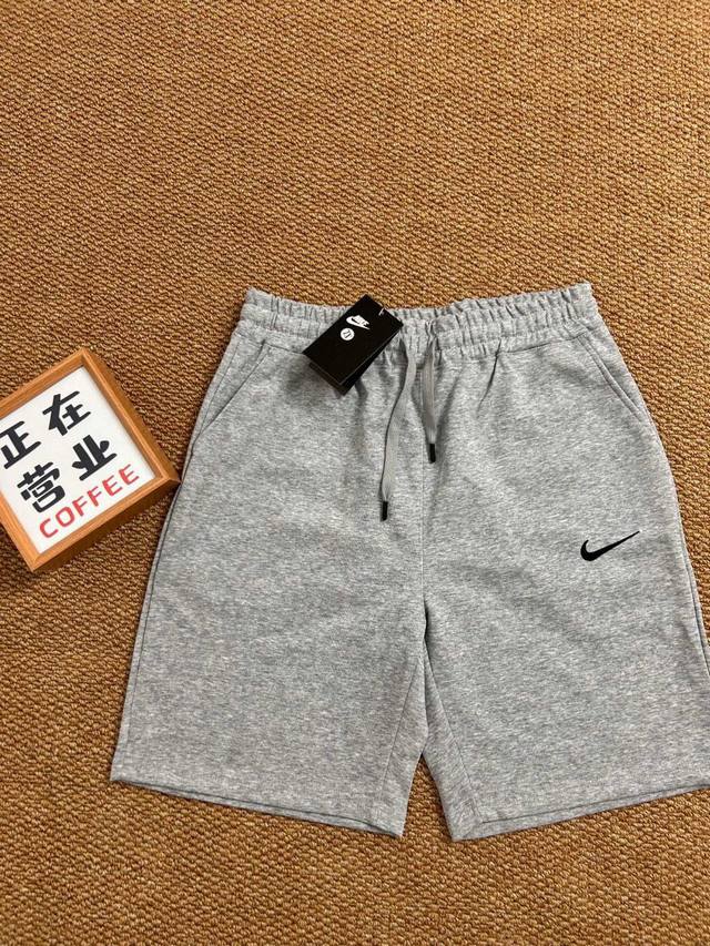 Nike's latest basic five-point casual shorts for summer are made of heavy Chines
