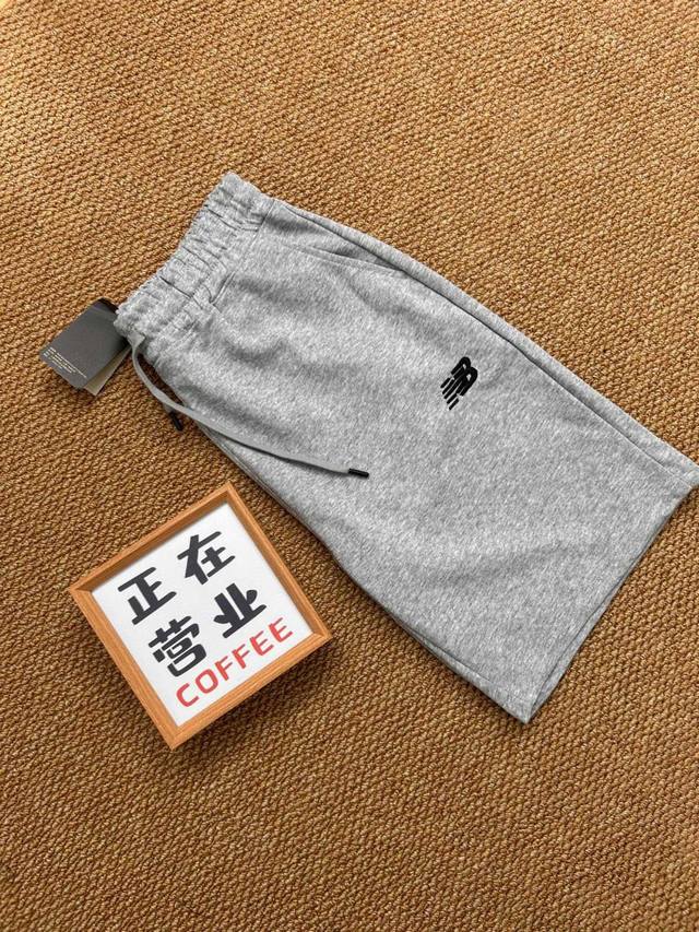 New Balance's latest basic five-point casual shorts for summer are made of heavy