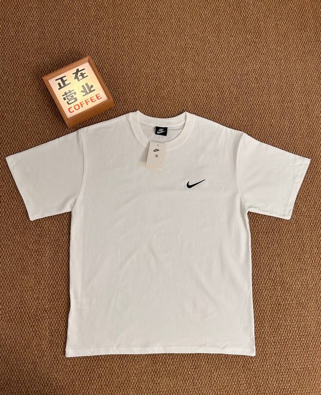Nike white basic short sleeves with top embroidery quality, loose men's and wome