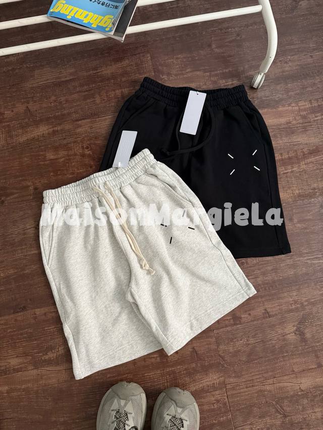 Top version Maison Margiela Mm6 Margiela four-corner logo with numbers and embro