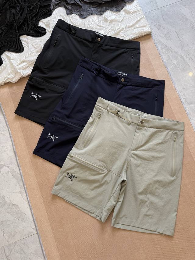 Arcteryx Gamma Lightweight Short 9 Solid Color Logo Embroidery Button Straight S
