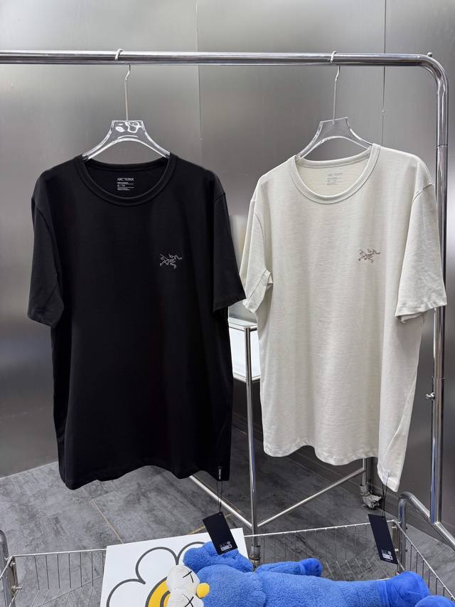 Arc'teryx men's training quick-drying T-shirt, round neck and short sleeves . Th