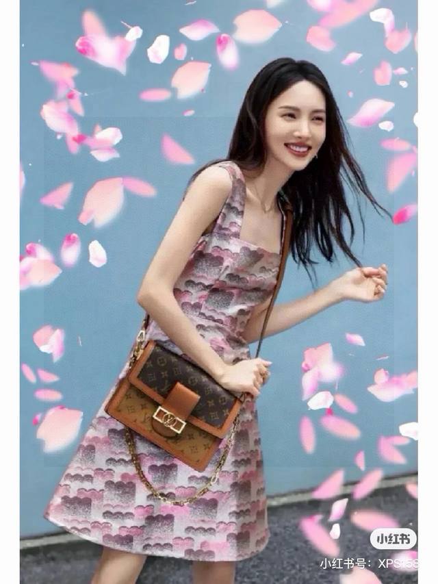 Lv Daphne Large Dauphine "Daphne", a romantic and nice name This bag has been po