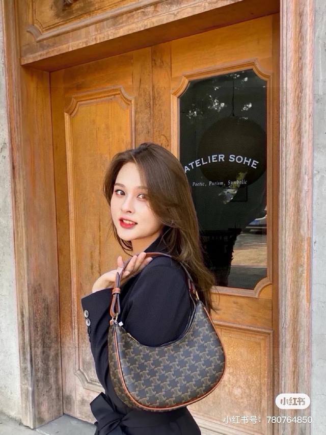 Celine's Ava underarm bag is a hot item! Lisa, Li Qin, Song Zuer, Liu Wen, Song