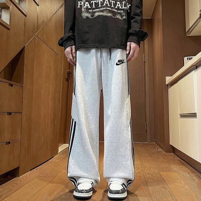 Nike's new super easy-to-wear pants, elastic waist design, can be worn with swea