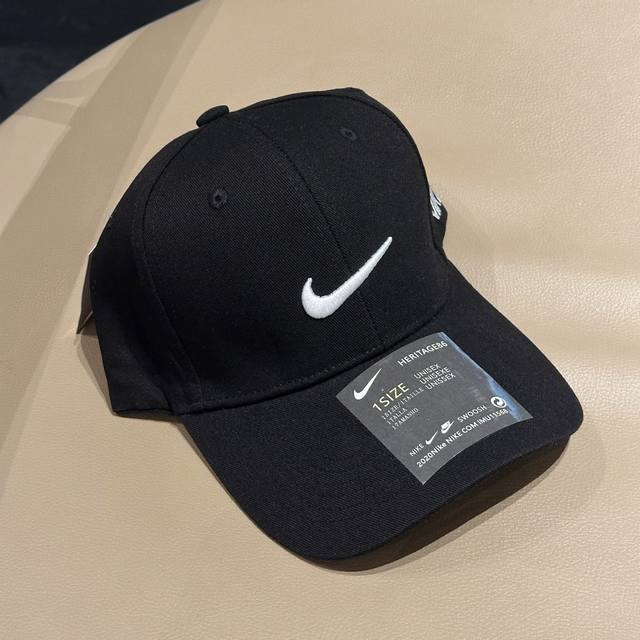 Nike baseball cap, must be the hat I wear most often~ When I am too lazy to wash