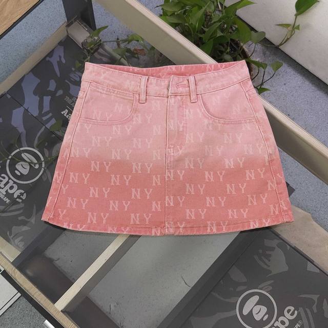 2025 new Mlb Yankees Ny embroidered Logo gradient denim skirt, this denim skirt