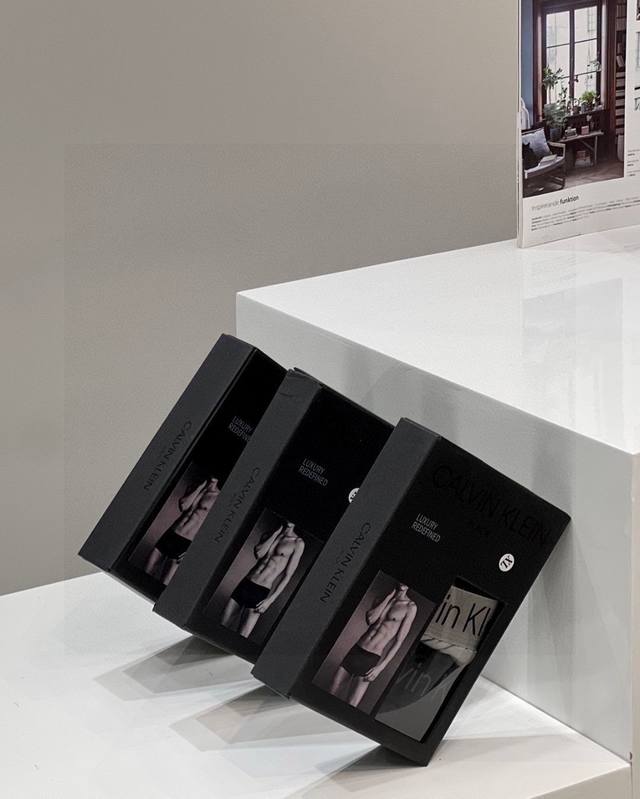 Three pairs in a box Ck's latest high-end hard box underwear flip gift box packa