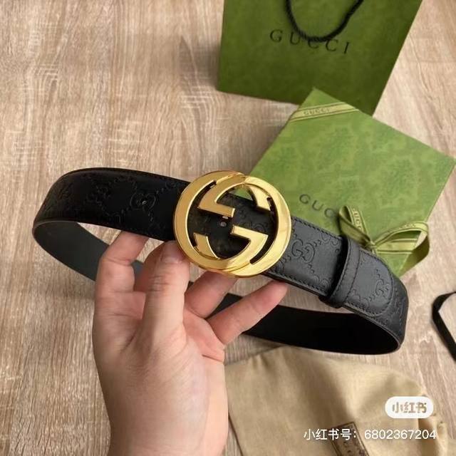 Gucci double buckle belt for men with full set of packaging. Incomparable access