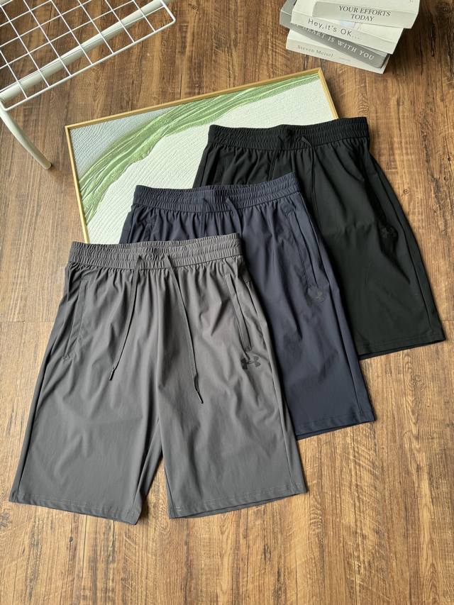 Under Armour summer men's quick-drying shorts are a good choice for sports and l