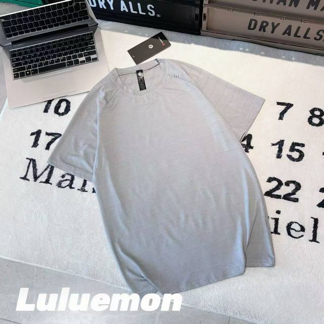 Luluemon Metal Vent Tech round neck quick-drying short sleeves - Fabric: Adopt o