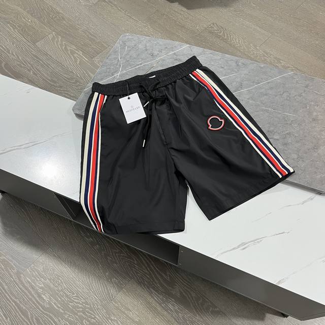 Moncler summer new shorts are available at the counter, with complete three labe