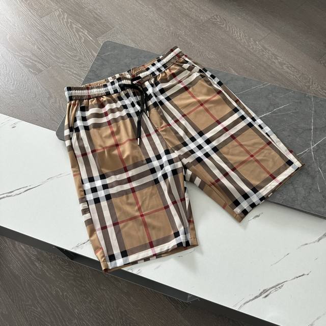 Burberry striped ice silk casual shorts are made of ice silk cotton fabric impor