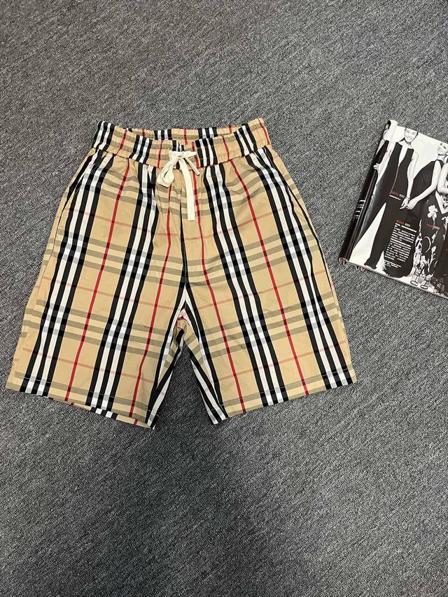 Burberry striped casual shorts are made of fiber cotton fabric imported from Ger