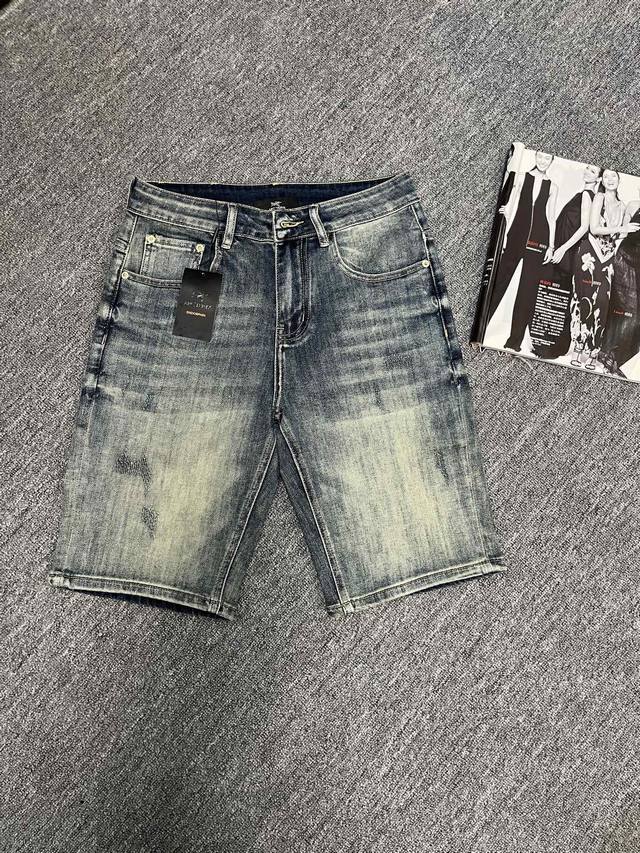 Bird House Retro Blue Washed Jeans This pair of jeans uses today's popular high-